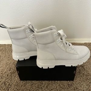 Dr Martens Combs Platform Boot— Women’s Size 10